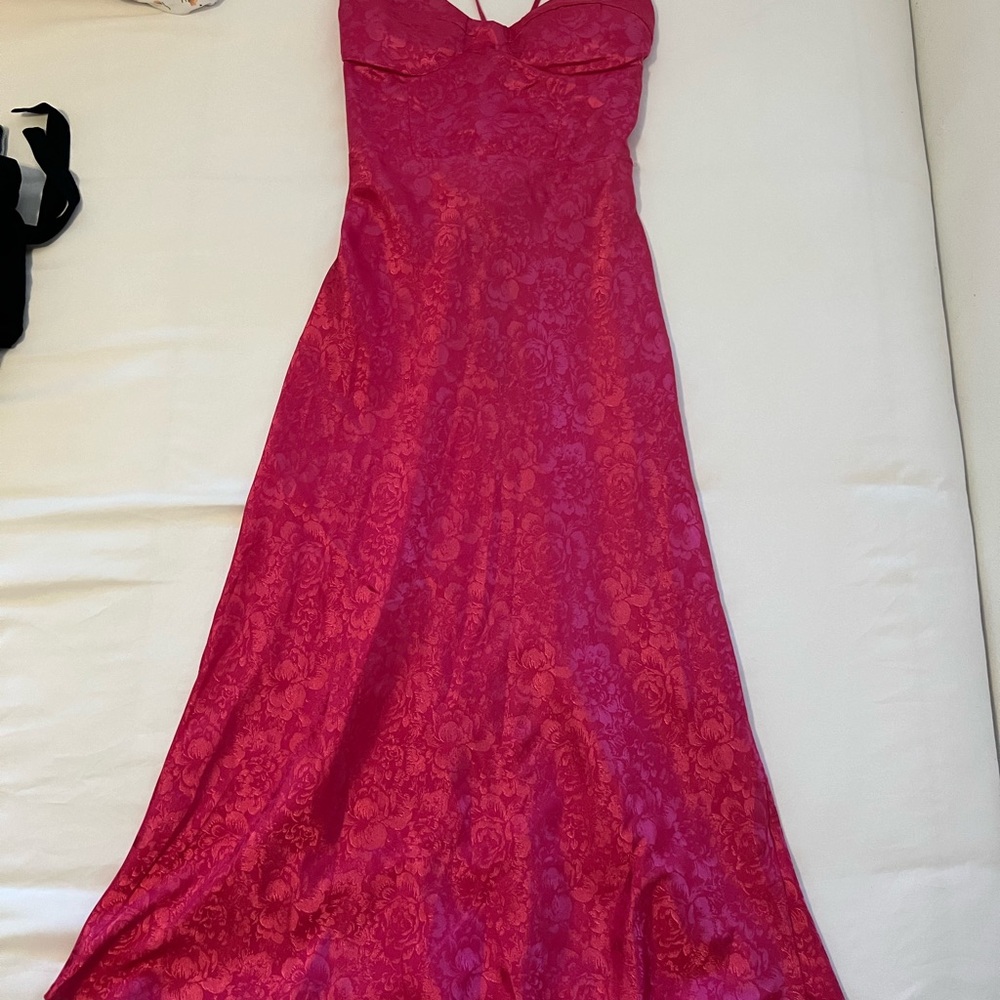 Elegant Strapless Floral Dress in Vibrant Pink